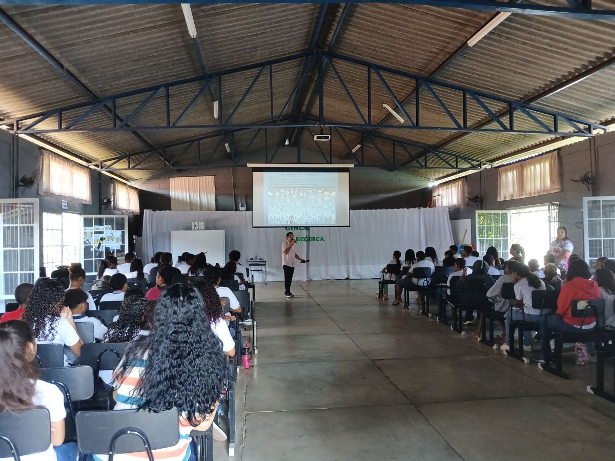 Palestra na E. E. Alencastro Guimarães